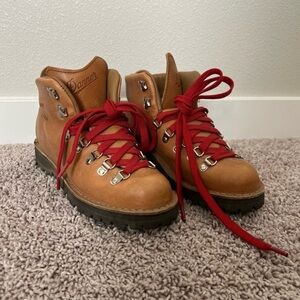 Danner women’s mountain cascade light hiking boots 8.5